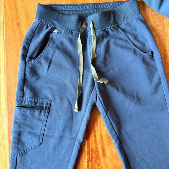 Figs Navy Blue Scrub Set Size XS - Picture 2 of 6